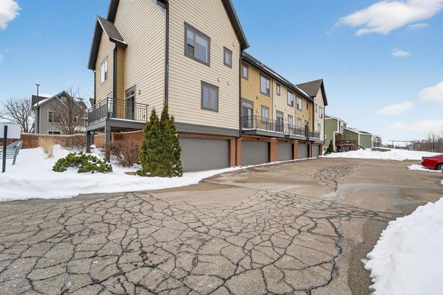 2812 No Oaks Ridge, Fitchburg, WI 53711