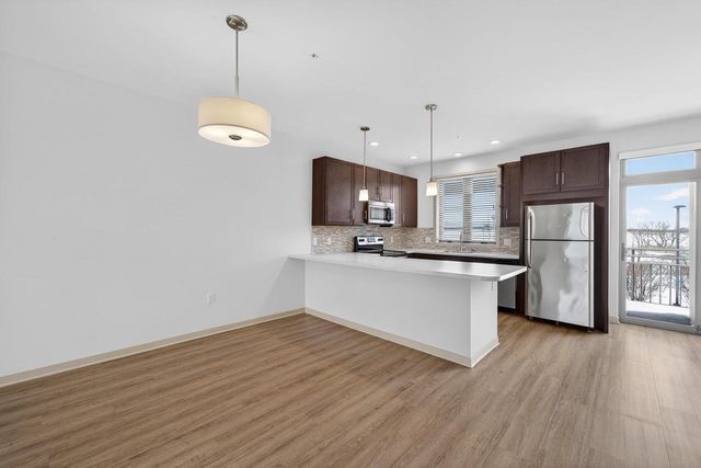 2812 No Oaks Ridge, Fitchburg, WI 53711