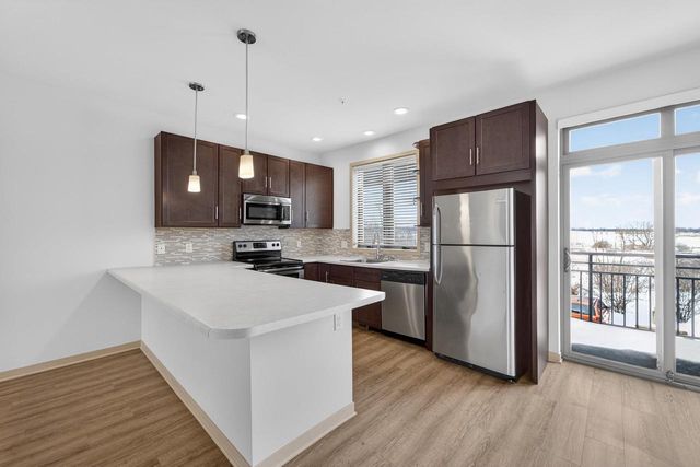 2812 No Oaks Ridge, Fitchburg, WI 53711