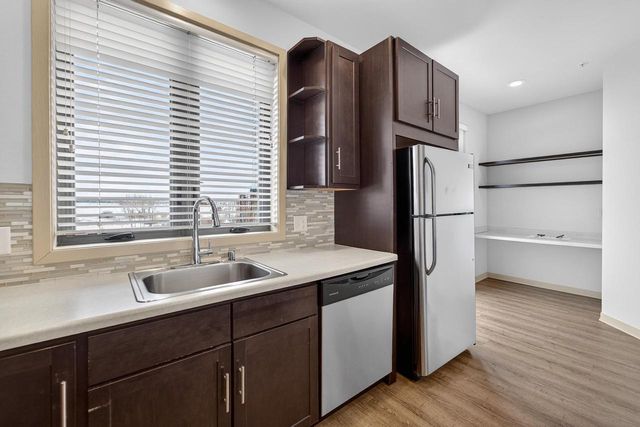 2812 No Oaks Ridge, Fitchburg, WI 53711