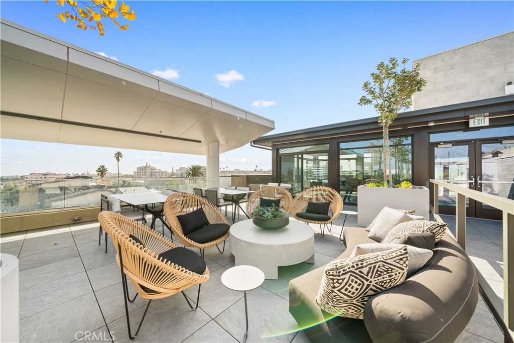 709 E Walnut Street 215, Pasadena, CA 91101 — exterior