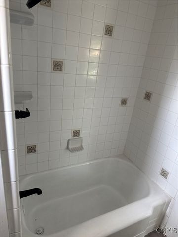 37 Peacock Street, Auburn, NY 13021