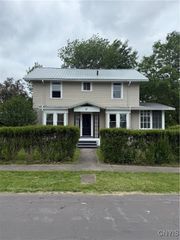 37 Peacock Street, Auburn, NY 13021