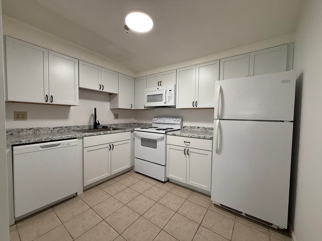 50 Spencer Rd 14L, Boxborough, MA 01719