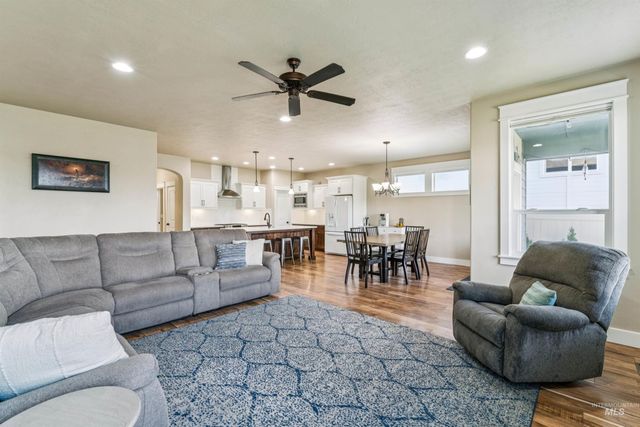 2545 E Taormina Dr, Meridian, ID 83642