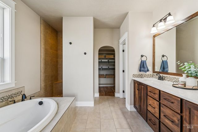 2545 E Taormina Dr, Meridian, ID 83642