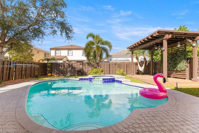 574 NW 159th Ave, Pembroke Pines, FL 33028