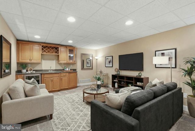 302 BLUE HERON CT, New Hope, PA 18938