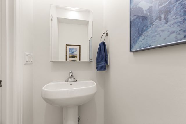 33 Hastings 33, Hudson, MA 01749