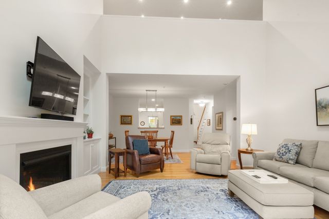33 Hastings 33, Hudson, MA 01749