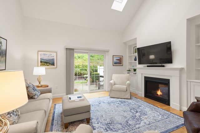 33 Hastings 33, Hudson, MA 01749