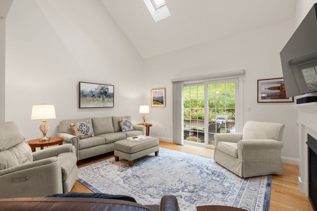33 Hastings 33, Hudson, MA 01749