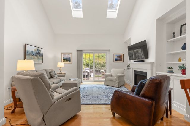 33 Hastings 33, Hudson, MA 01749