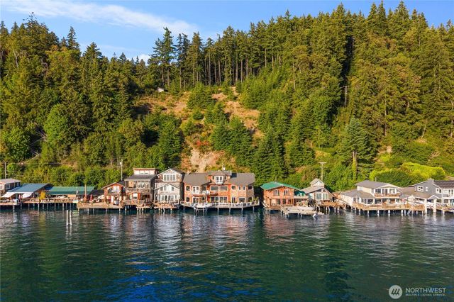26 N Salmon Beach, Tacoma, WA 98407