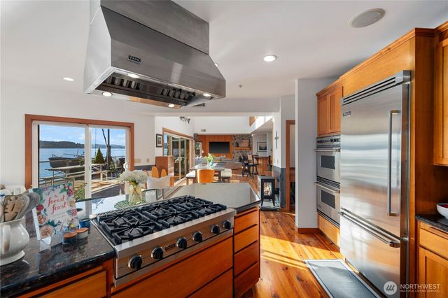 26 N Salmon Beach, Tacoma, WA 98407