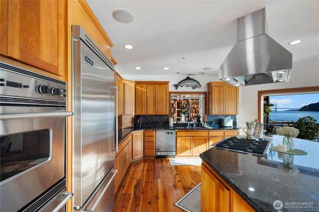 26 N Salmon Beach, Tacoma, WA 98407