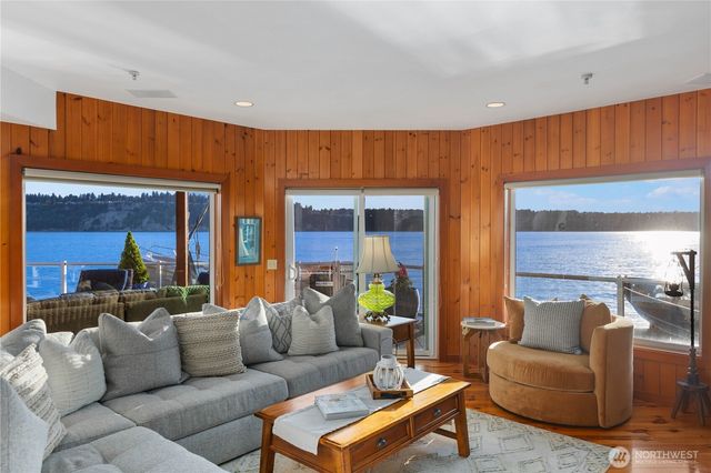 26 N Salmon Beach, Tacoma, WA 98407