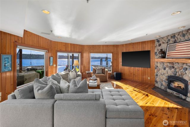 26 N Salmon Beach, Tacoma, WA 98407
