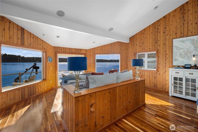 26 N Salmon Beach, Tacoma, WA 98407