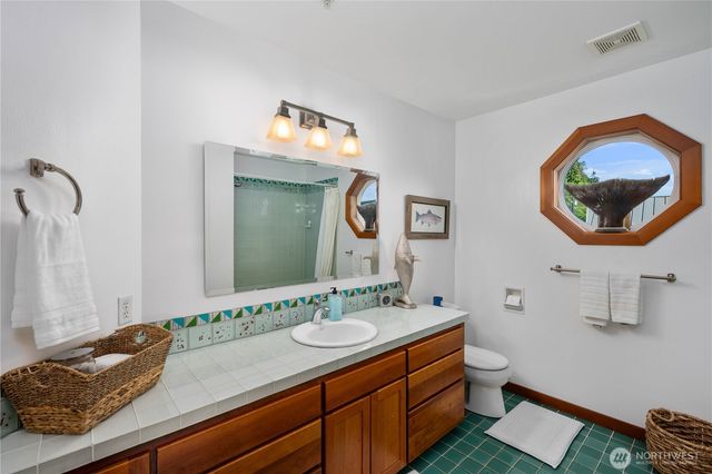 26 N Salmon Beach, Tacoma, WA 98407
