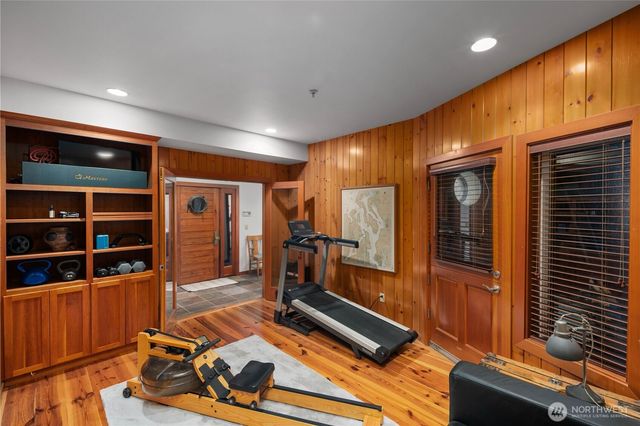 26 N Salmon Beach, Tacoma, WA 98407