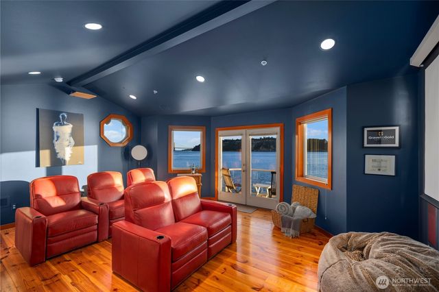 26 N Salmon Beach, Tacoma, WA 98407