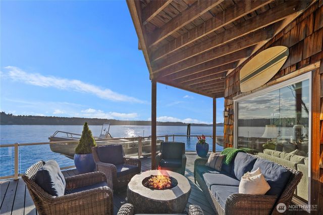 26 N Salmon Beach, Tacoma, WA 98407