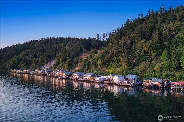 26 N Salmon Beach, Tacoma, WA 98407