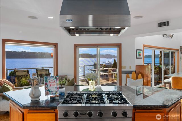 26 N Salmon Beach, Tacoma, WA 98407