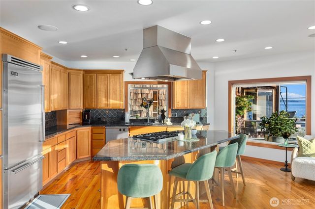 26 N Salmon Beach, Tacoma, WA 98407