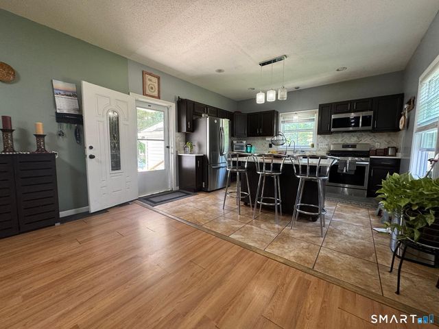 987 Silver Lane, East Hartford, CT 06118