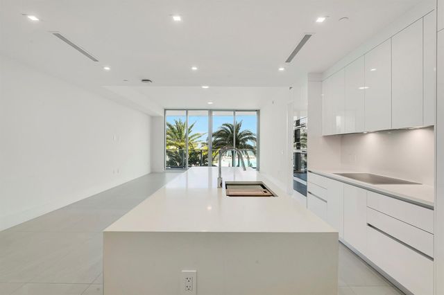 220 Lake Shore Drive 704, Lake Park, FL 33403