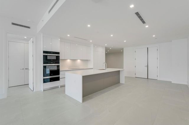 220 Lake Shore Drive 704, Lake Park, FL 33403