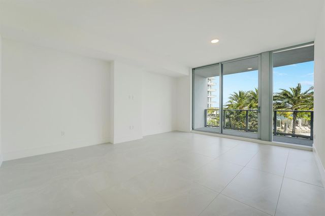 220 Lake Shore Drive 704, Lake Park, FL 33403