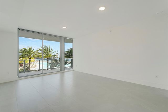 220 Lake Shore Drive 704, Lake Park, FL 33403