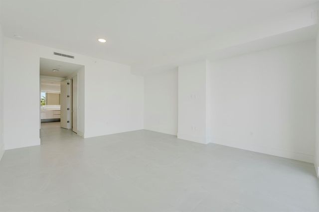 220 Lake Shore Drive 704, Lake Park, FL 33403