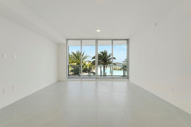 220 Lake Shore Drive 704, Lake Park, FL 33403