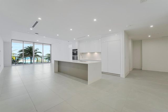220 Lake Shore Drive 704, Lake Park, FL 33403