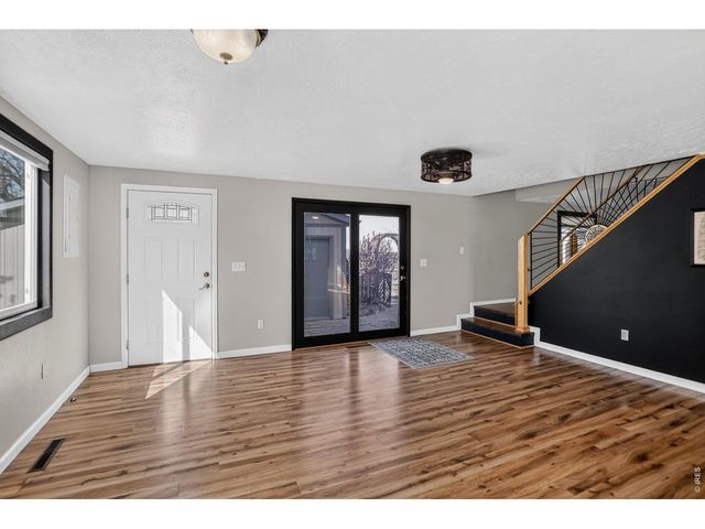 582 Highland Dr, Longmont, CO 80504