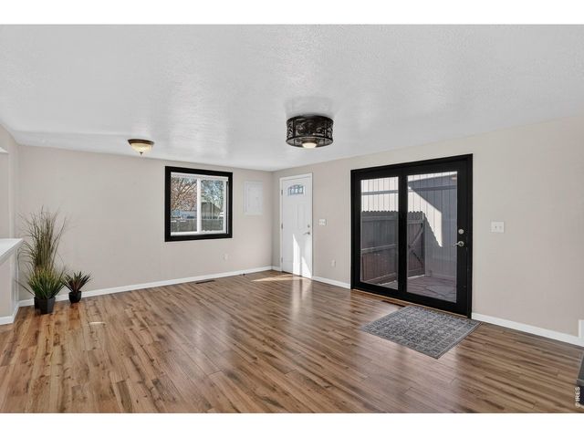 582 Highland Dr, Longmont, CO 80504