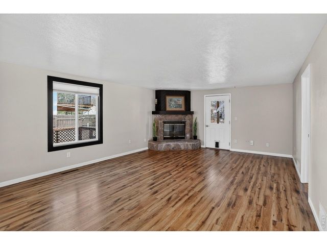 582 Highland Dr, Longmont, CO 80504