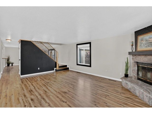 582 Highland Dr, Longmont, CO 80504