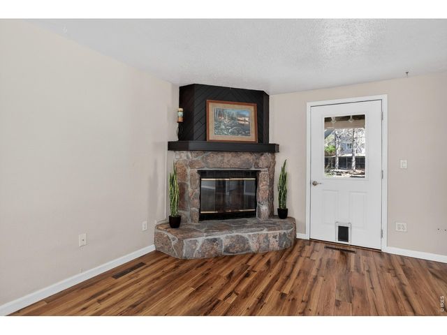 582 Highland Dr, Longmont, CO 80504