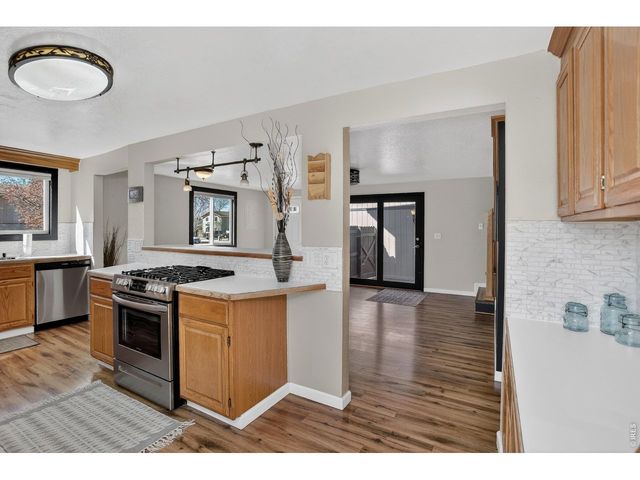 582 Highland Dr, Longmont, CO 80504