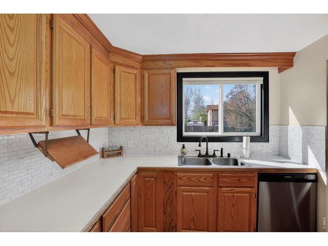 582 Highland Dr, Longmont, CO 80504