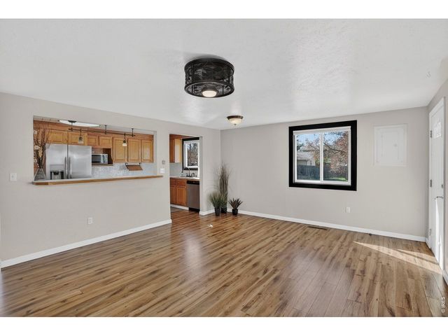 582 Highland Dr, Longmont, CO 80504