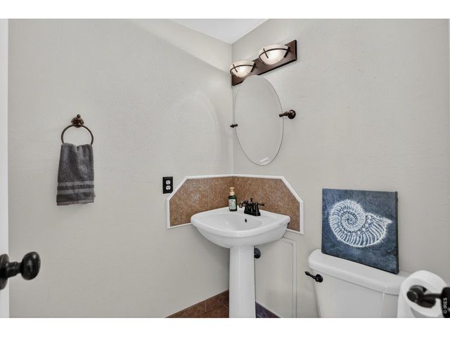 582 Highland Dr, Longmont, CO 80504