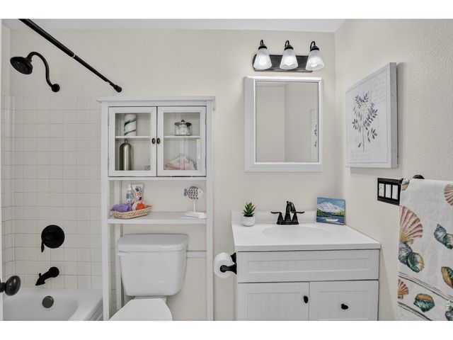 582 Highland Dr, Longmont, CO 80504