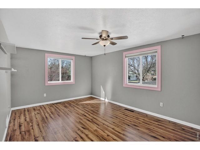 582 Highland Dr, Longmont, CO 80504