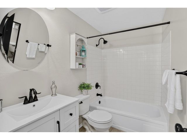 582 Highland Dr, Longmont, CO 80504